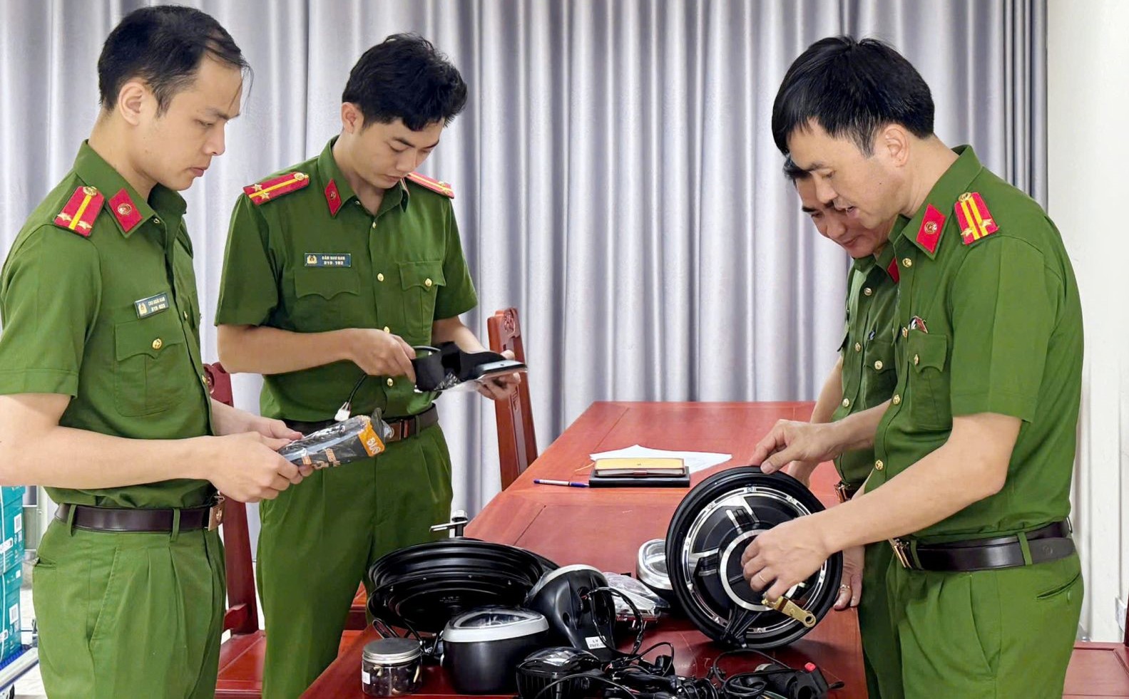 Phòng Cảnh sát kinh tế Công an tỉnh Thanh Hóa triệt phá 2 đường dây buôn lậu bình ắc quy và phụ tùng xe điện quy mô lớn