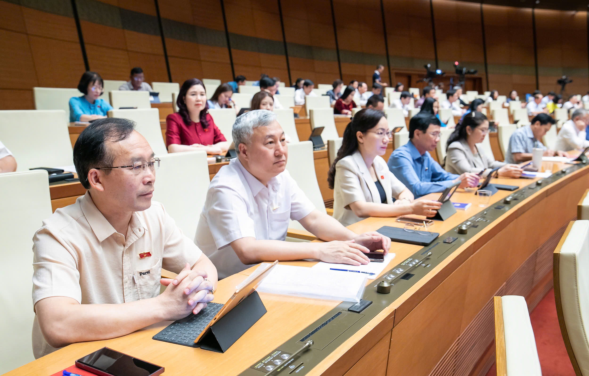 C&aacute;c đại biểu tại phi&ecirc;n l&agrave;m việc - Ảnh: Quochoi.vn