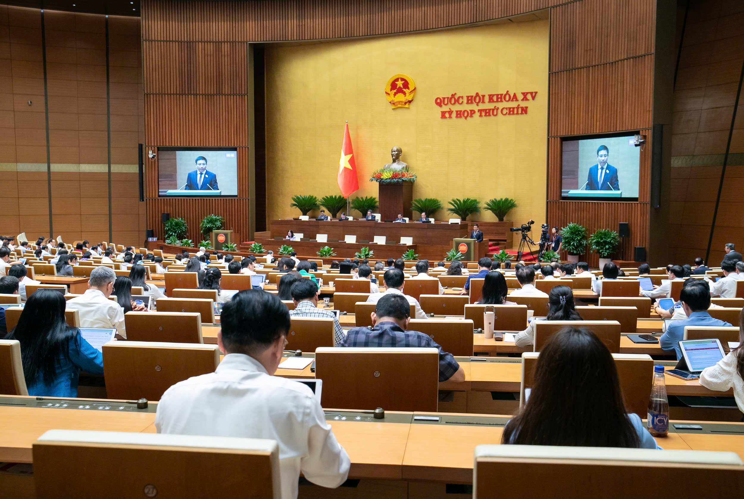 Quang cảnh phi&ecirc;n l&agrave;m việc -&nbsp;Ảnh: Quochoi.vn