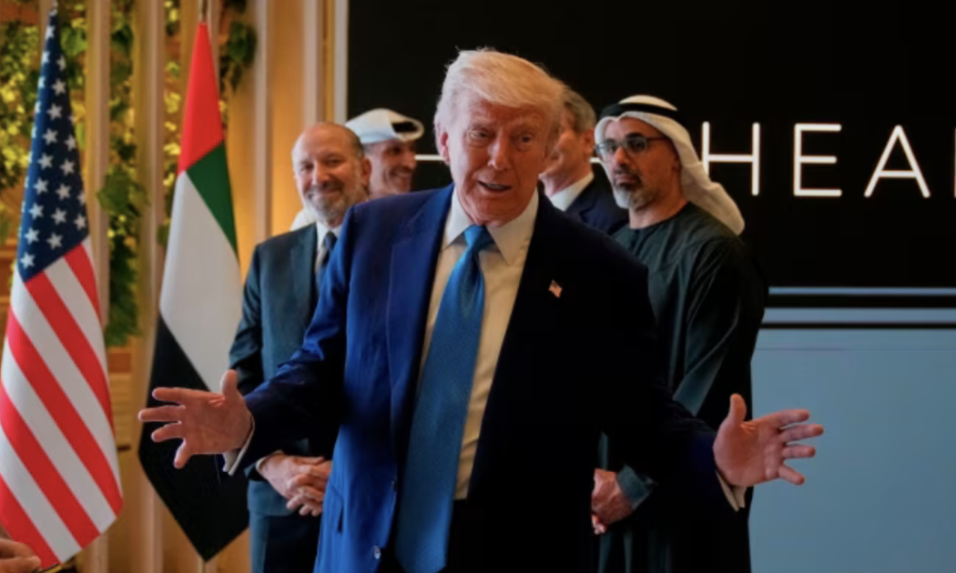 Tổng thống Mỹ Donald Trump trong chuyến thăm UAE - Ảnh: AP/FT.