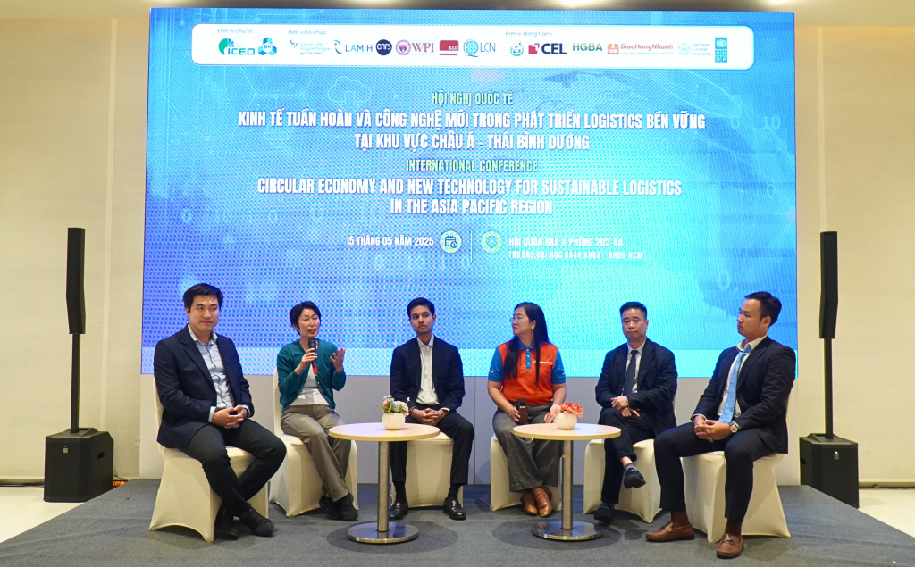 C&aacute;c diễn giả tham dự phi&ecirc;n tọa đ&agrave;m.