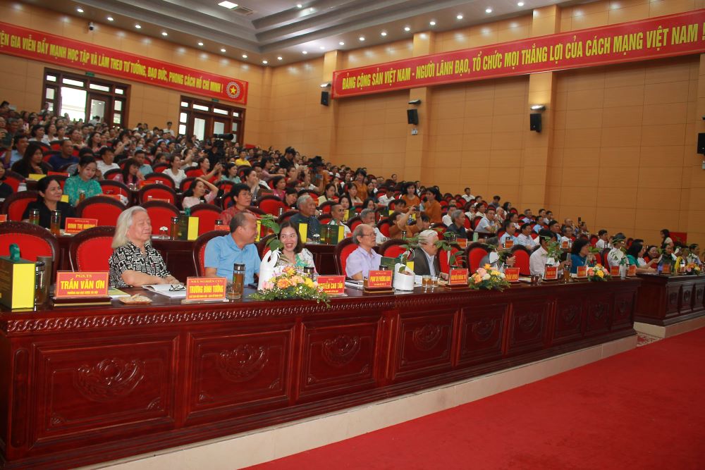 Các đại biểu tham dự hội thảo tại hội trường UBND huyện Gia Viễn. Ảnh: CK.