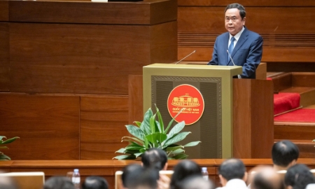 Chủ tịch Quốc hội Trần Thanh Mẫn trình bày báo cáo chuyên đề: “Nội dung trọng tâm, cốt lõi của Nghị quyết số 66-NQ/TW, ngày 30/4/2025 của Bộ Chính trị về đổi mới công tác xây dựng và thi hành pháp luật đáp ứng yêu cầu phát triển đất nước trong kỷ nguyên mới và kế hoạch thực hiện Nghị quyết 66-NQ/TW”.