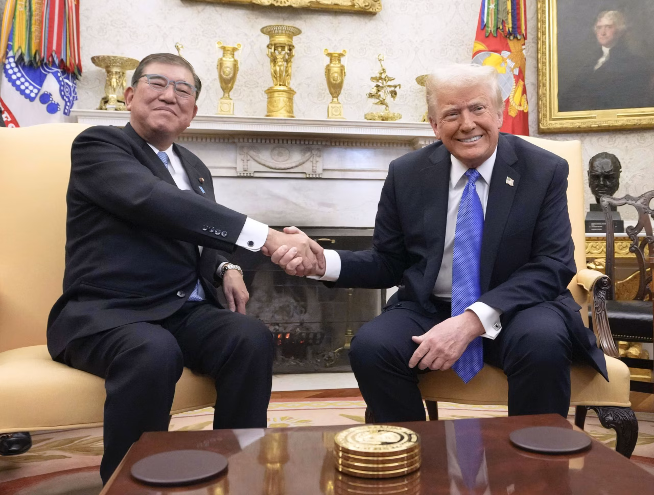 Thủ tướng Nhật Bản Shigeru Ishiba gặp Tổng thống Trump tại Nhà Trắng vào tháng 2/2025 - Ảnh: Getty Images