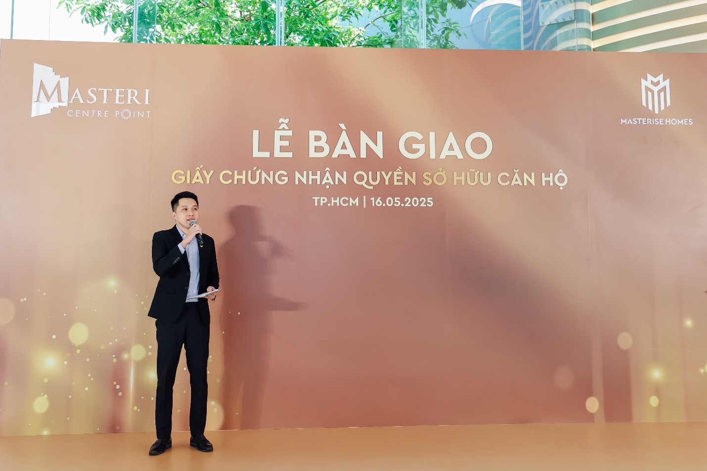 Masterise Homes b&agrave;n giao sổ hồng cho chủ nh&acirc;n của Masteri Centre Point v&agrave; SOHO - The Global City tuần qua, mở đầu cho chuỗi sự kiện b&agrave;n giao sổ hồng trong năm 2025.