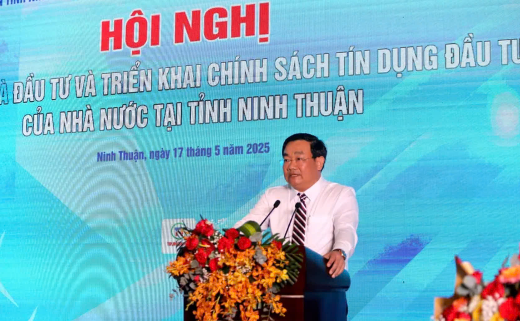 Ông Trịnh Minh Hoàng, Phó Chủ tịch Ủy ban nhân dân tỉnh Ninh Thuận, phát biểu tại hội nghị. 