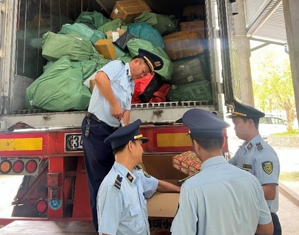 Lực lượng chức năng th&agrave;nh phố Huế mở đợt cao điểm kiểm tra, xử l&yacute; vi phạm từ ng&agrave;y 20/5 đến 15/6/2025