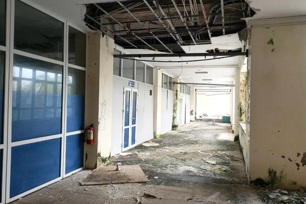 Trung tâm hội nghị Hàm Rồng (thành phố Thanh Hóa) được đầu tư 160 tỷ đồng nhưng đến nay công trình này đã có nhiều hạng mục xuống cấp, bỏ hoang. 