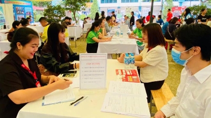 Trade & services dominate Hanoi's hiring in April 2025