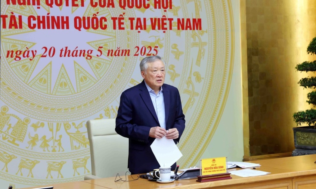 Phó Thủ tướng Thường trực Nguyễn Hòa Bình chia sẻ với nhà đầu tư về chủ trương phát triển Trung tâm Tài chính Quốc tế tại Việt Nam. Ảnh: VGP