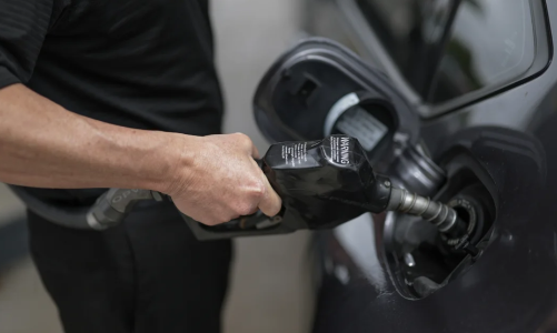 Giá xăng ở Mỹ rẻ nhất 4 năm