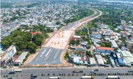 Nhiều dự án tại Đồng Nai chậm tiến độ là nguyên nhân khiến giải ngân vốn đầu tư công của tỉnh này đến nay chỉ đạt được 11% kế hoạch. Trong ảnh: Dự án đường trục trung tâm TP. Biên Hòa, một trong số các dự án chậm tiến độ