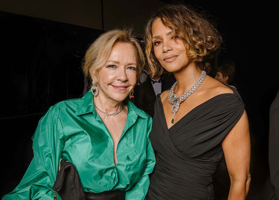 B&agrave; Caroline Scheufele v&agrave; diễn vi&ecirc;n Halle Berry tại lễ trao giải&nbsp;Troph&eacute;e Chopard 2025.