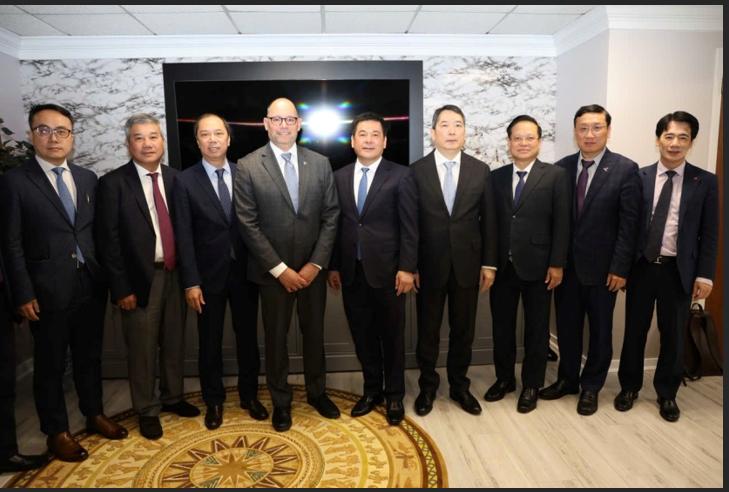 Buổi l&agrave;m việc với Tập đo&agrave;n Excelerate Energy.