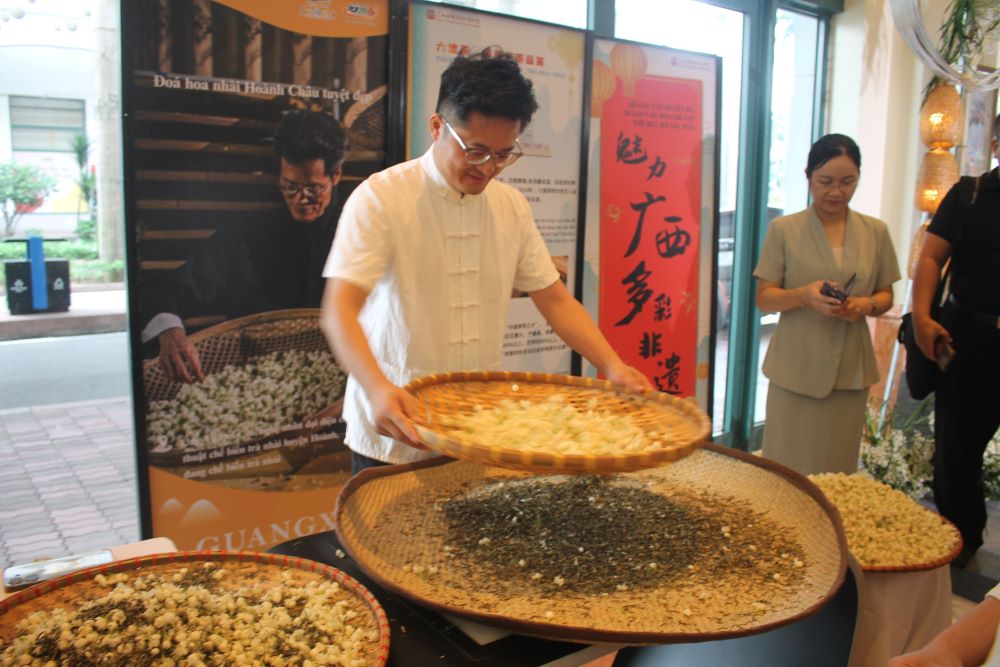 Trà hoa nhài Quảng Tây rất thơm. Ảnh CK
