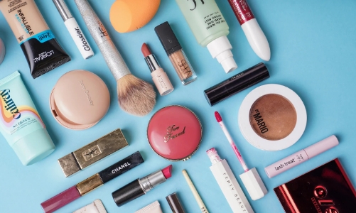 Người tiêu dùng miễn dịch với “hiệu ứng son môi”