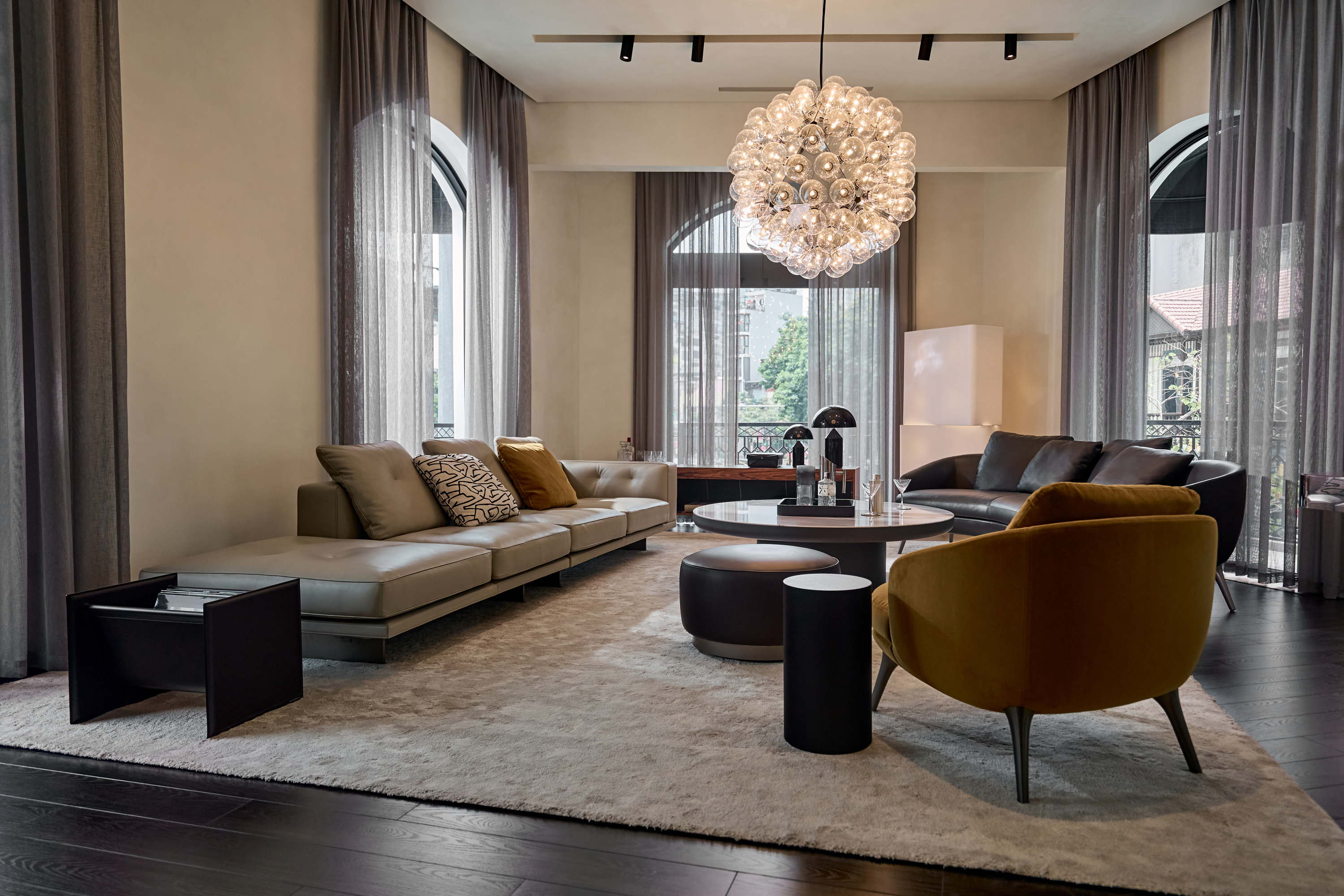 Kh&ocirc;ng gian b&ecirc;n trong showroom Minotti