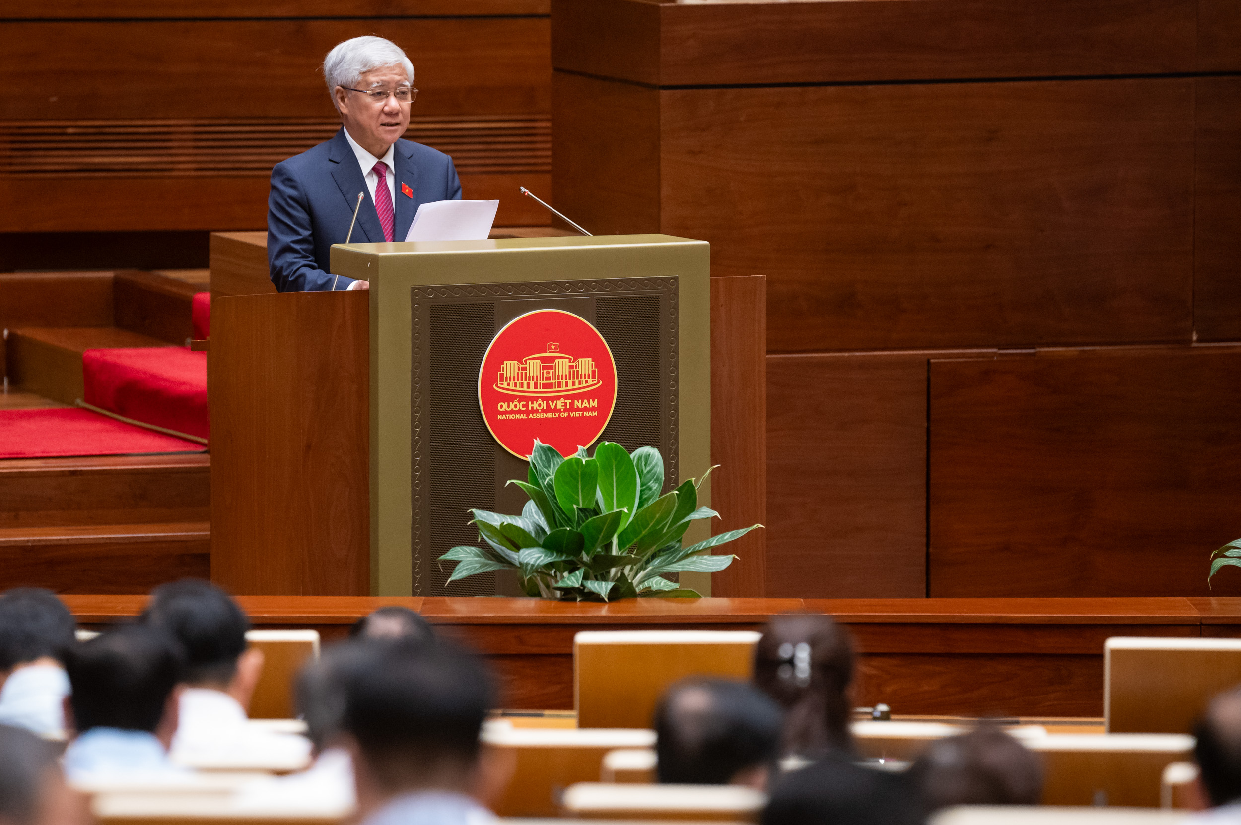 Chủ tịch Ủy ban Trung ương Mặt trận Tổ quốc Việt Nam Đỗ Văn Chiến tr&igrave;nh b&agrave;y Tờ tr&igrave;nh dự &aacute;n Luật. Ảnh: Phạm Thắng.