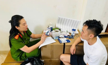 Cơ quan chức năng kiểm tra cơ sở của Phạm Ngọc Tiến, đối tượng làm giả 100 tấn thực phẩm chức năng
