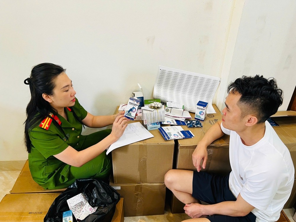 Cơ quan chức năng kiểm tra cơ sở của Phạm Ngọc Tiến, đối tượng làm giả 100 tấn thực phẩm chức năng 