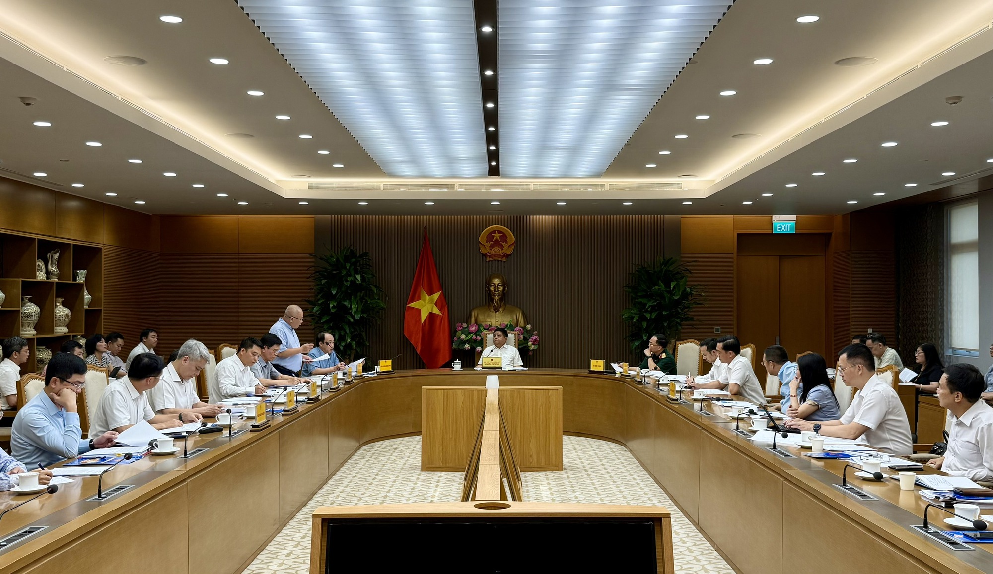Toàn cảnh cuộc họp về Nghị quyết đầu tư mở rộng Cảng hàng không quốc tế Phú Quốc do Phó Thủ tướng Chính phủ Nguyễn Chí Dũng chủ trì  - Ảnh: VGP/Minh Ngọc.