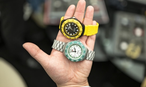 Những mẫu đồng hồ thú vị cho mùa hè 2025