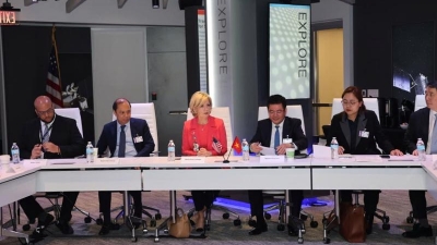 Vietnam bolsters strategic ties with top American companies