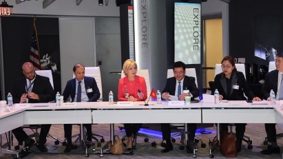 Vietnam bolsters strategic ties with top American companies