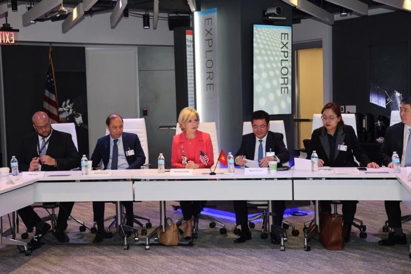 Vietnam bolsters strategic ties with top American companies