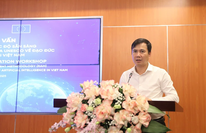 Thứ trưởng Bùi Thế Duy phát biểu khai mạc. 