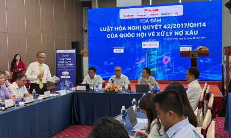 Các diễn giả, chuyên gia tại tọa đàm “Luật hóa Nghị quyết 42/2017/QH14 của Quốc hội về xử lý nợ xấu”, ngày 22/5/2025.