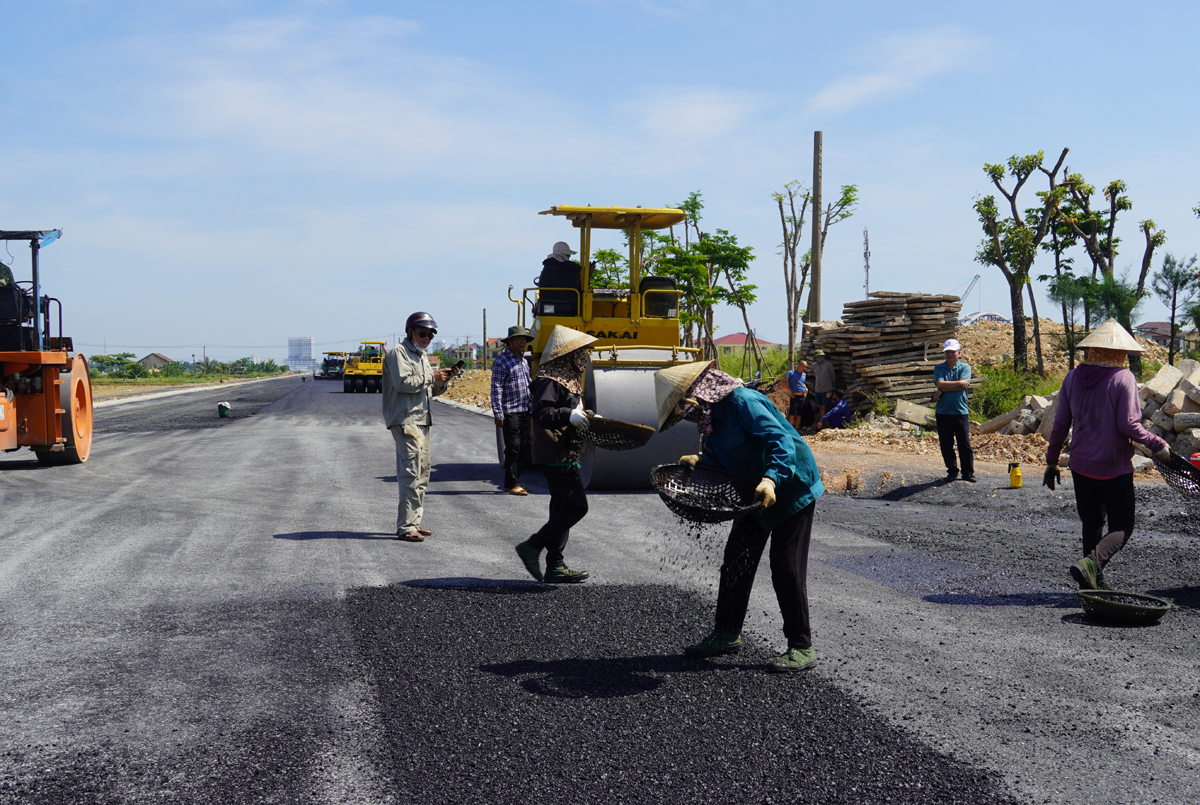Hiện trường thi công Dự án Tuyến đường Phú Hải - Lương Ninh