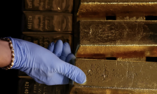 Giá vàng nhảy gần 2%, hoàn tất tuần tăng mạnh nhất 1 tháng rưỡi