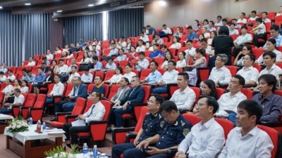 Da Nang holds dialogue to resolve business challenges, promote development