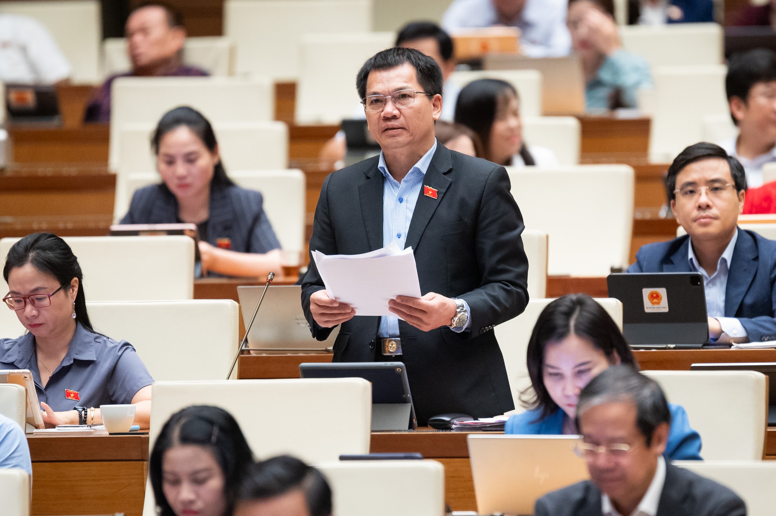 Đại biểu Dương Khắc Mai, đo&agrave;n Đăk N&ocirc;ng.