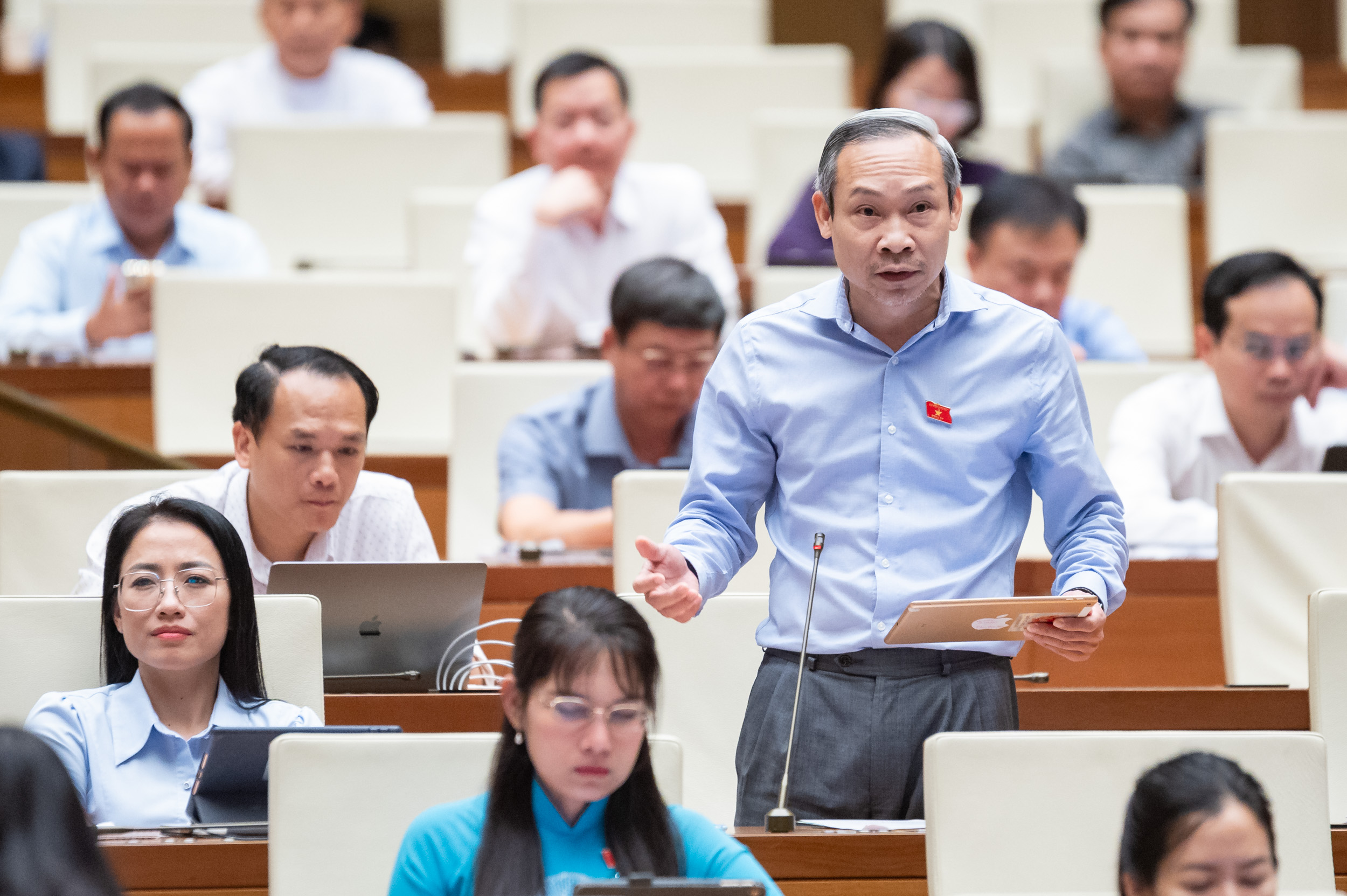 Đại biểu Phan Đức Hiếu, đo&agrave;n Th&aacute;i B&igrave;nh.