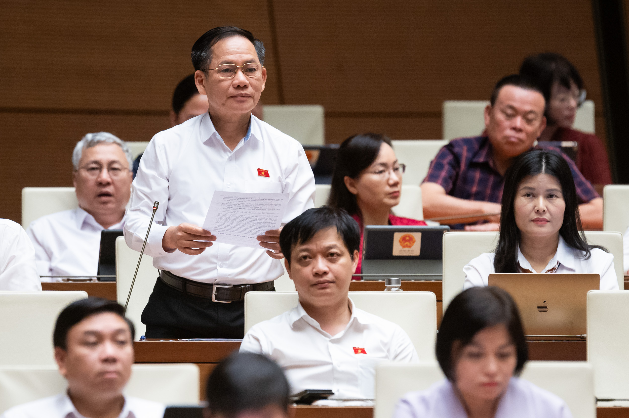 Đại biểu Trần Đ&igrave;nh Gia, đo&agrave;n H&agrave; Tĩnh.