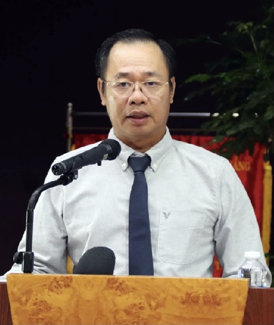 Trưởng ban Quản lý Khu công nghệ cao và các khu công nghiệp Đà Nẵng phát biểu tại hội nghị đối thoại doanh nghiệp năm 2025.
