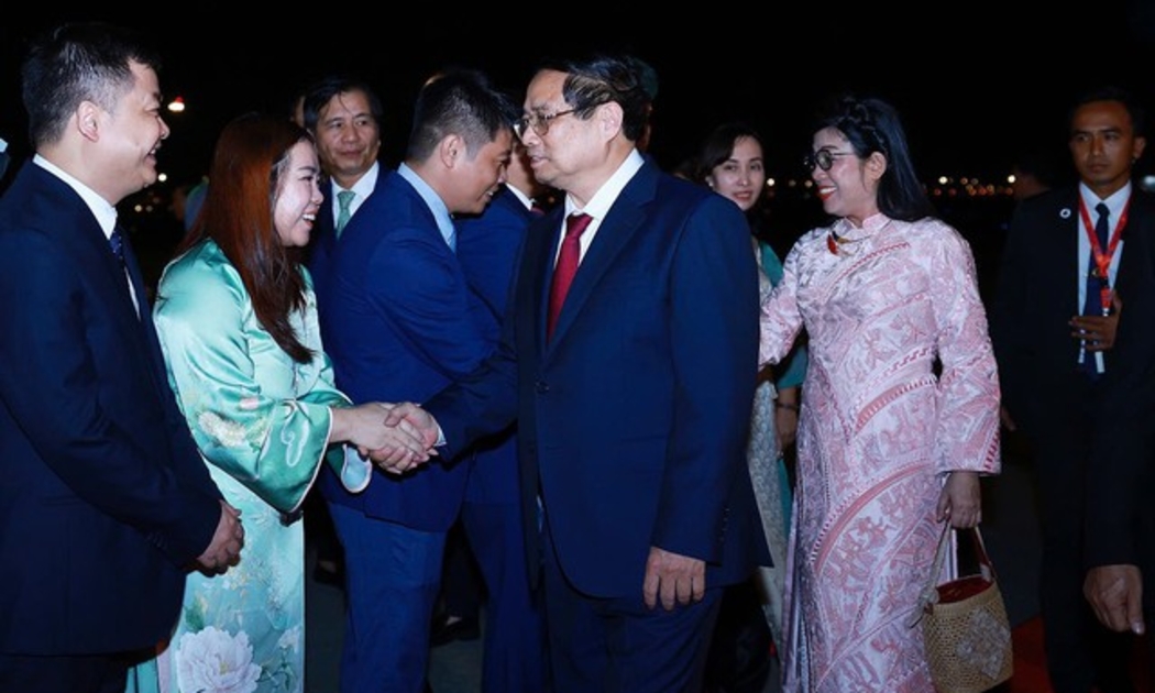 Thủ tướng Chính phủ Phạm Minh Chính và Phu nhân cùng Đoàn đại biểu Việt Nam tới Thủ đô Kuala Lumpur, bắt đầu thăm chính thức Malaysia và tham dự Hội nghị Cấp cao ASEAN lần thứ 46 - Ảnh: VGP