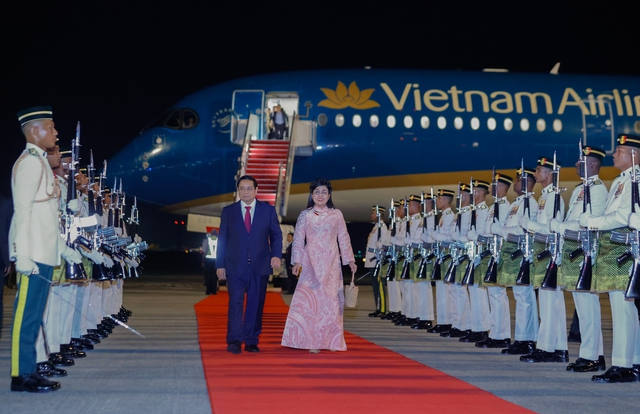 Lễ đón Thủ tướng Phạm Minh Chính và Phu nhân đến thủ đô Kuala Lumpur bắt đầu chuyến thăm chính thức Malaysia và tham dự Hội nghị Cấp cao ASEAN lần thứ 46 - Ảnh: VGP