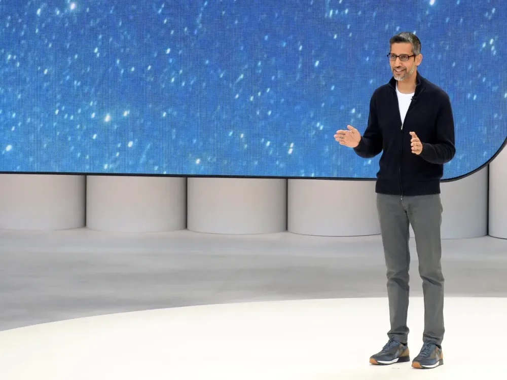 CEO Google Sundar Pichai phát biểu trên sân khấu Google I/O. 