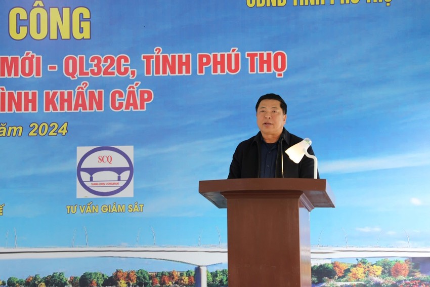 Bộ trưởng Trần Hồng Minh ph&aacute;t biểu tại Lễ khởi c&ocirc;ng x&acirc;y dựng cầu Phong Ch&acirc;u mới.