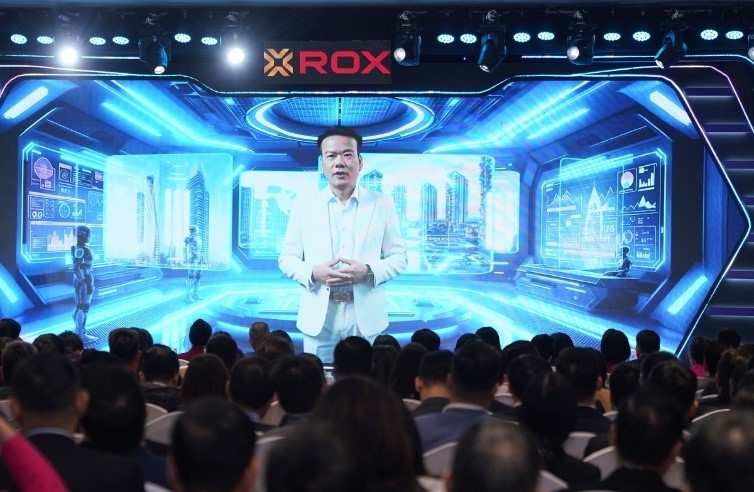 Tr&iacute;ch xuất dữ liệu tự động v&agrave; ứng dụng MC ảo trong Hội nghị kinh doanh ROX Up 2025.