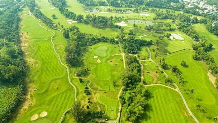 S&acirc;n Golf S&ocirc;ng B&eacute; chỉ c&aacute;ch La Pura 5 ph&uacute;t di chuyển.