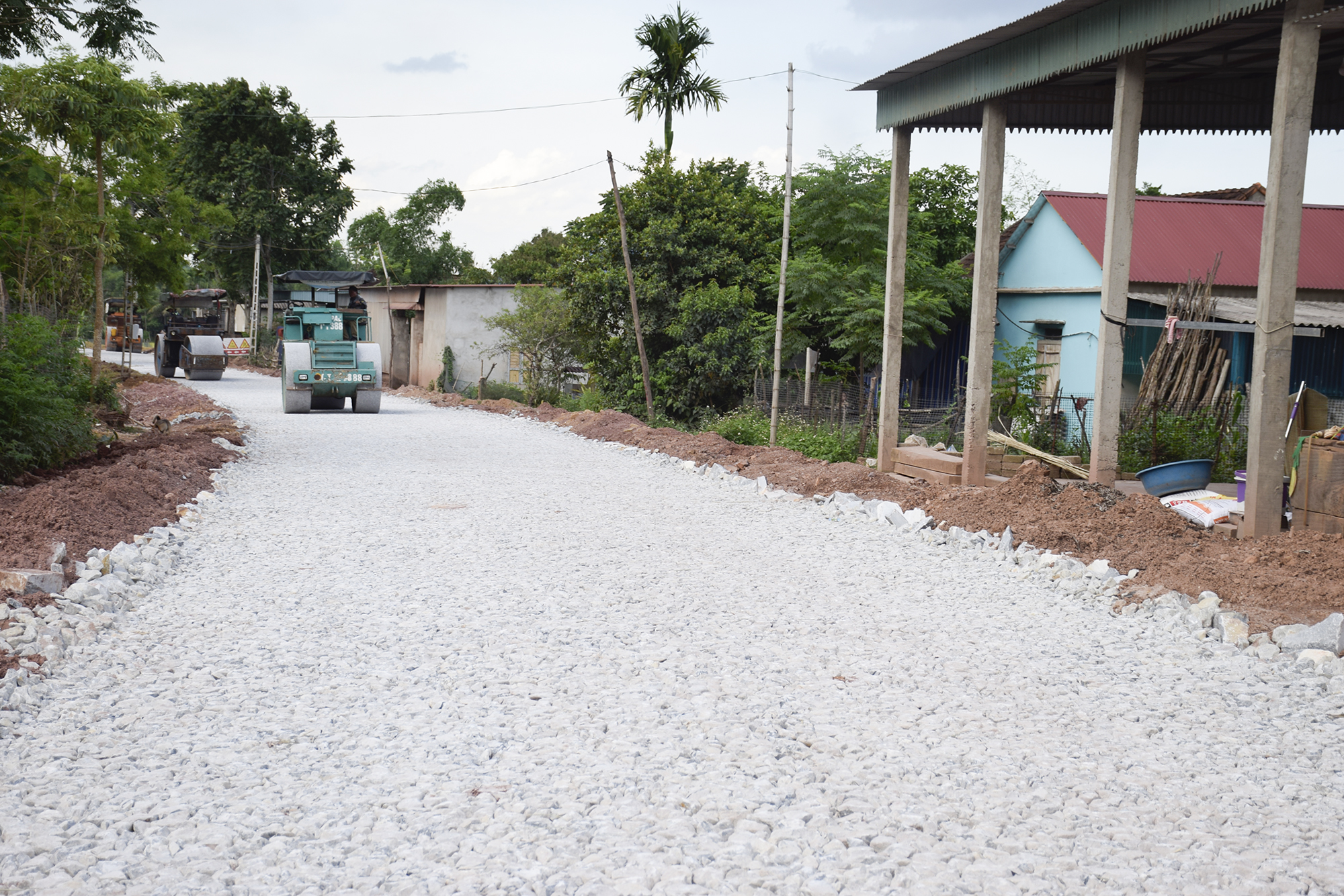 Công trường thi công Dự án đường giao thông liên xã Châu Đình - Bản Khúa xã Châu Lý, huyện Quỳ Hợp