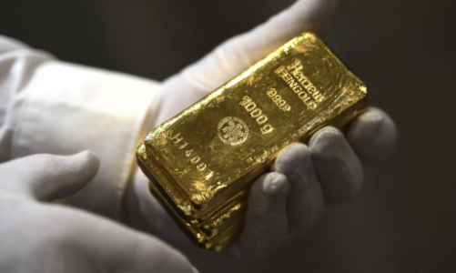 Vàng tụt giá sau tuyên bố thuế quan mới nhất của ông Trump