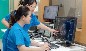 Dự kiến tăng hệ số lương nhiều chức danh nghề nghiệp với bác sĩ, bác sĩ y học dự phòng, y sĩ