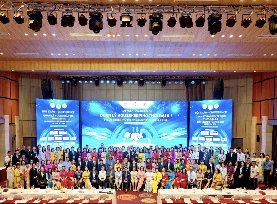 C&aacute;c đại biểu trong nước v&agrave; quốc tế tham dự hội thảo.