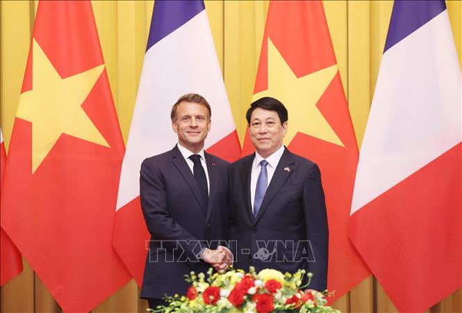 Chủ tịch nước Lương Cường hội đàm với Tổng thống Pháp Emmanuel Macron - Ảnh: TTXVN