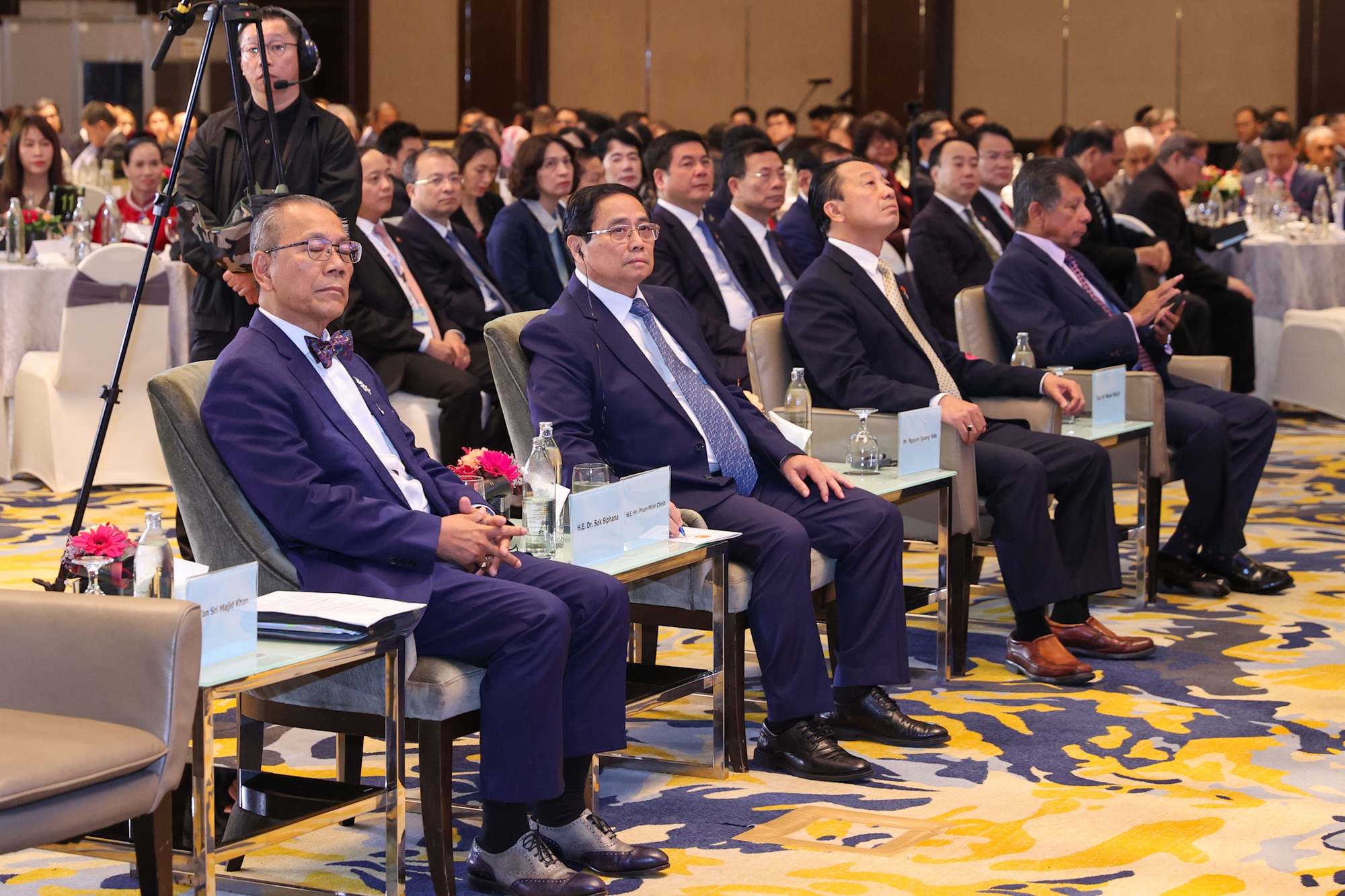 Thủ tướng v&agrave; c&aacute;c đại biểu dự diễn đ&agrave;n - Ảnh: VGP